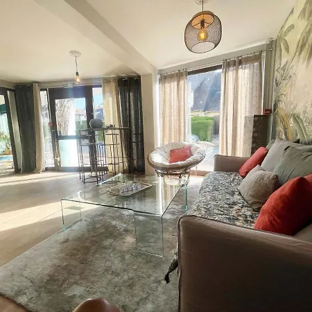 La Des Fleurs Bed & Breakfast