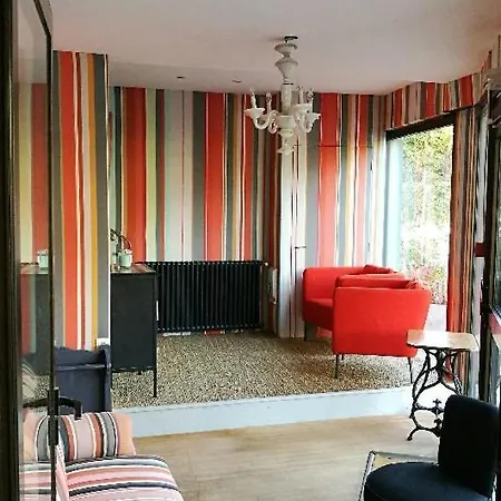 La Des Fleurs Bed & Breakfast 3*