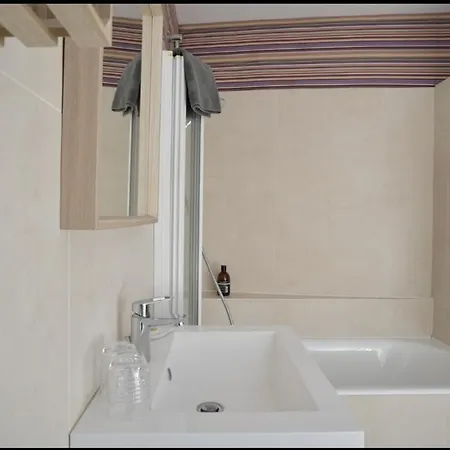 La Des Fleurs Bed and breakfast