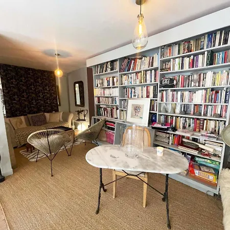 La Des Fleurs Bed & Breakfast