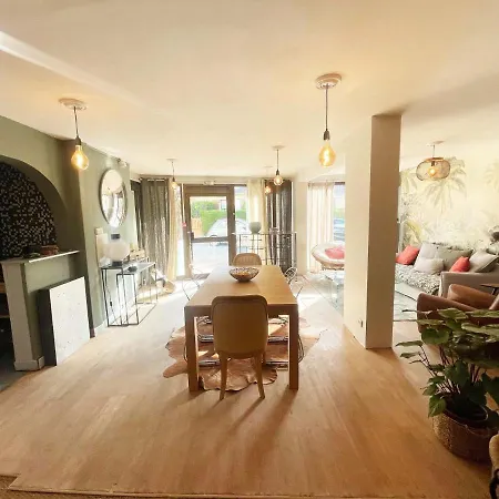 Bed and breakfast La Des Fleurs 3*