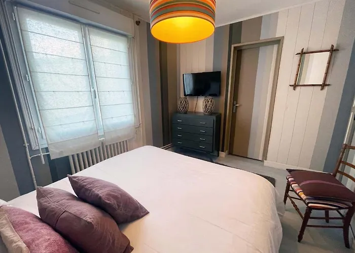 La Des Fleurs Bed & Breakfast 3*