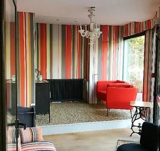 La Des Fleurs Bed & Breakfast 3*