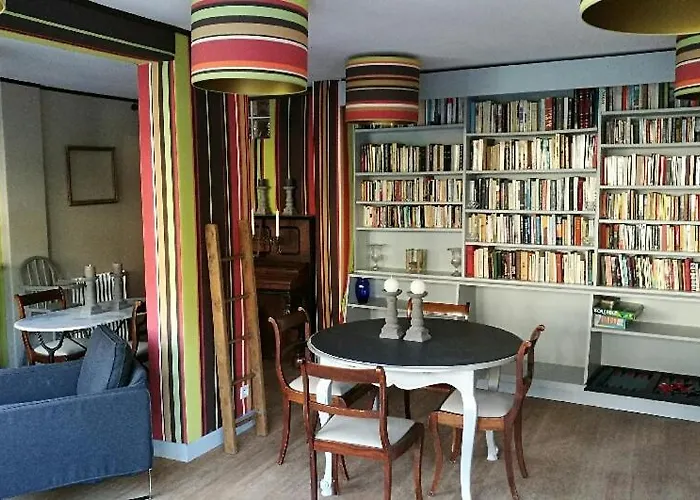 La Des Fleurs Bed & Breakfast 3*